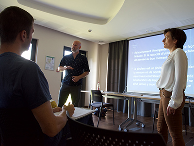 Expliquer la douleur - Tim Beames et Marie Bacelon en formation Expliquer la douleur